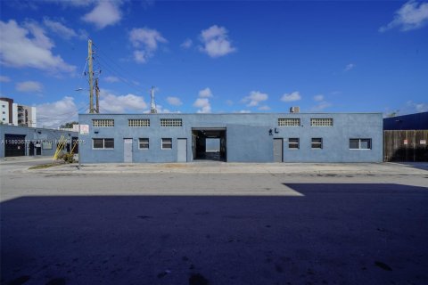 Propiedad comercial en venta en Miami, Florida № 1945351 - foto 7