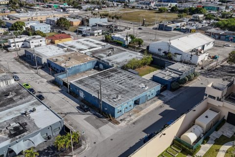 Propiedad comercial en venta en Miami, Florida № 1945351 - foto 4