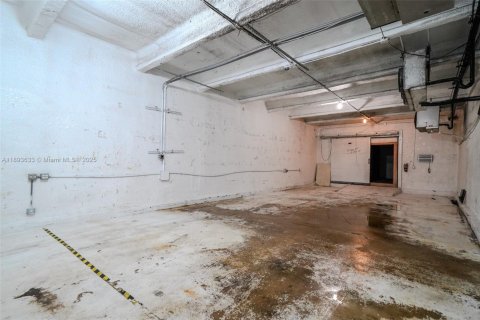 Propiedad comercial en venta en Miami, Florida № 1945351 - foto 19