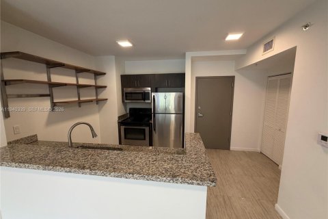 Condo in Miami, Florida, 1 bedroom  № 1998164 - photo 3