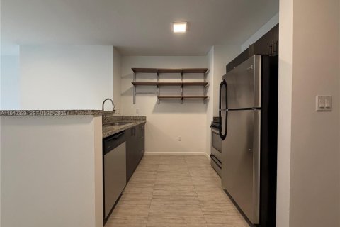 Condo in Miami, Florida, 1 bedroom  № 1998164 - photo 2