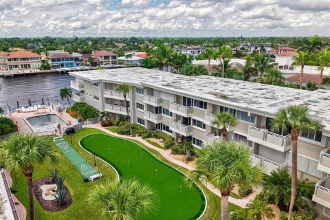 Condo in Hillsboro Beach, Florida, 2 bedrooms № 2394816 - photo 21