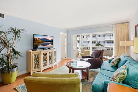 Condo in Hillsboro Beach, Florida, 2 bedrooms № 2394816 - photo 8