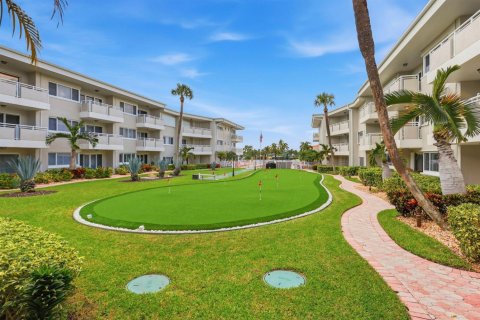 Condo in Hillsboro Beach, Florida, 2 bedrooms № 2394816 - photo 22