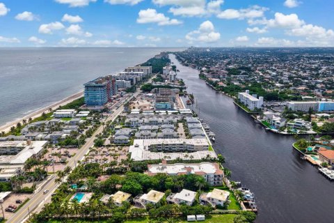 Condo in Hillsboro Beach, Florida, 2 bedrooms № 2394816 - photo 26