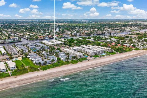 Condo in Hillsboro Beach, Florida, 2 bedrooms № 2394816 - photo 25