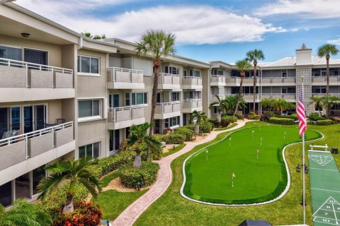 Condo in Hillsboro Beach, Florida, 2 bedrooms № 2394816 - photo 24