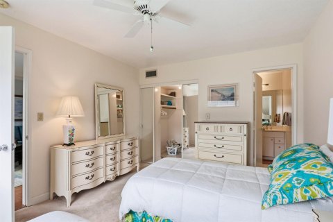Condo in Hillsboro Beach, Florida, 2 bedrooms № 2394816 - photo 10