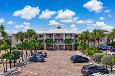 Condo in Hillsboro Beach, Florida, 2 bedrooms № 2394816 - photo 2