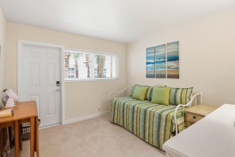 Condo in Hillsboro Beach, Florida, 2 bedrooms № 2394816 - photo 16
