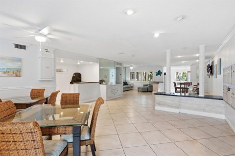 Condo in Hillsboro Beach, Florida, 2 bedrooms № 2394816 - photo 30