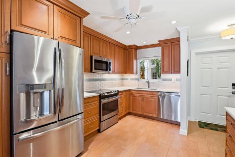 Condo in Hillsboro Beach, Florida, 2 bedrooms № 2394816 - photo 3