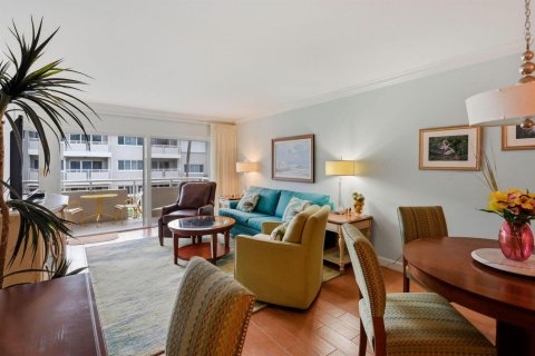 Condo in Hillsboro Beach, Florida, 2 bedrooms № 2394816 - photo 9