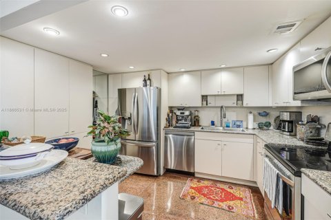 Copropriété à vendre à Miami, Floride: 2 chambres, 174.84 m2 № 1897650 - photo 4