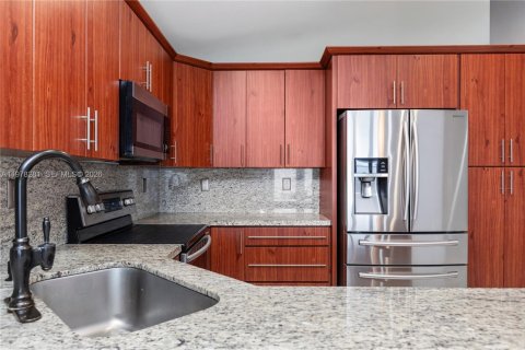 House in Miami, Florida 4 bedrooms, 167.6 sq.m. № 2042161 - photo 10