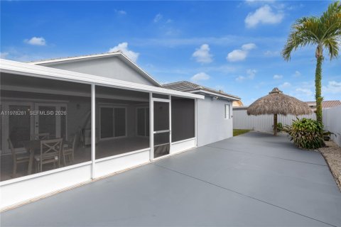 House in Miami, Florida 4 bedrooms, 167.6 sq.m. № 2042161 - photo 30