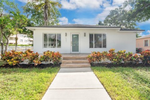 Casa en Miami, Florida 5 dormitorios, 186.08 m2 № 2031929