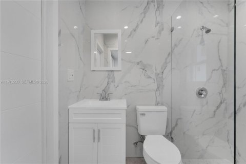 Casa en venta en Miami, Florida, 5 dormitorios, 186.08 m2 № 2031929 - foto 11