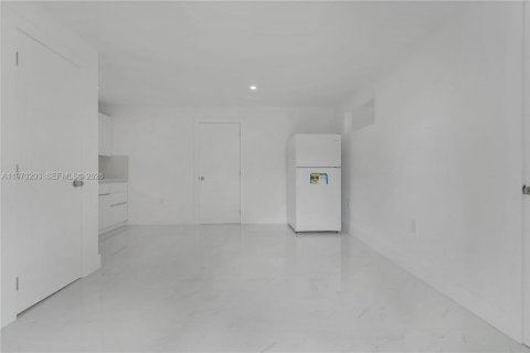 Casa en venta en Miami, Florida, 5 dormitorios, 186.08 m2 № 2031929 - foto 27