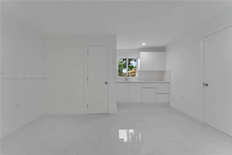 Casa en venta en Miami, Florida, 5 dormitorios, 186.08 m2 № 2031929 - foto 20