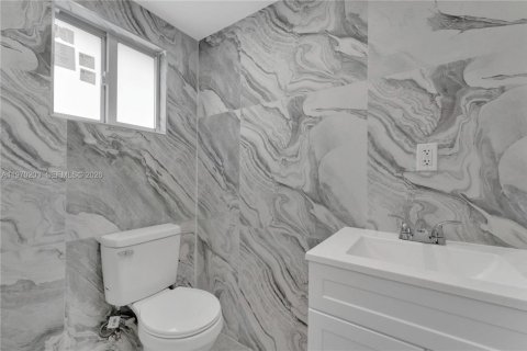 Casa en venta en Miami, Florida, 5 dormitorios, 186.08 m2 № 2031929 - foto 6