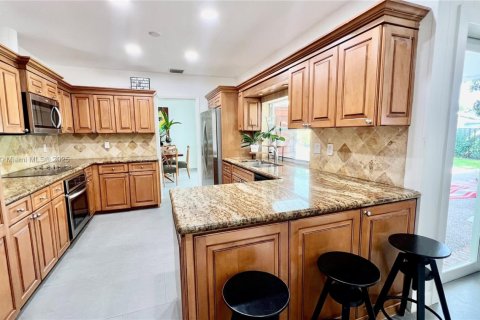 Casa en alquiler en Palmetto Bay, Florida, 4 dormitorios, 248.61 m2 № 1507027 - foto 12