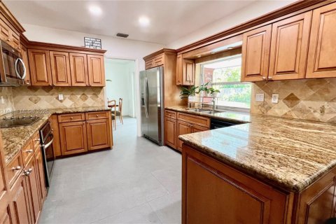 Casa en alquiler en Palmetto Bay, Florida, 4 dormitorios, 248.61 m2 № 1507027 - foto 11