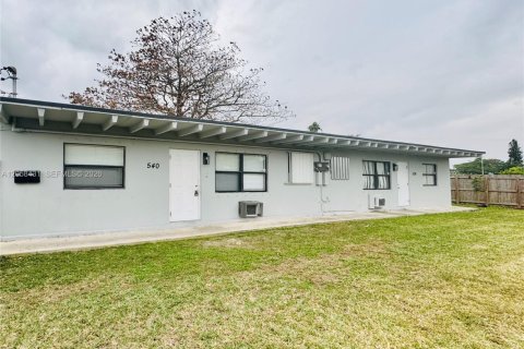 Propiedad comercial en Homestead, Florida 83.61 m2 № 2168751