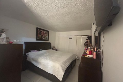 Condo in Miami, Florida, 2 bedrooms № 1989409 - photo 6