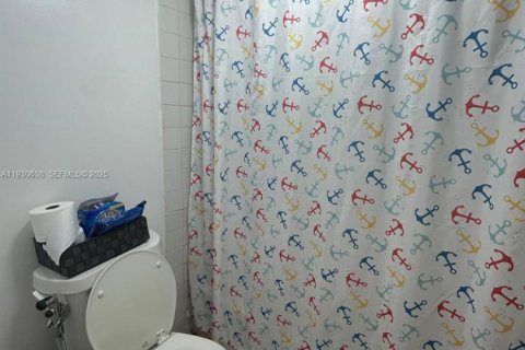 Condo in Miami, Florida, 2 bedrooms № 1989409 - photo 10