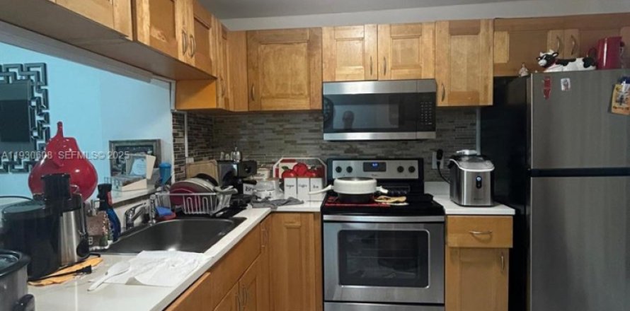 Condo in Miami, Florida, 2 bedrooms № 1989409