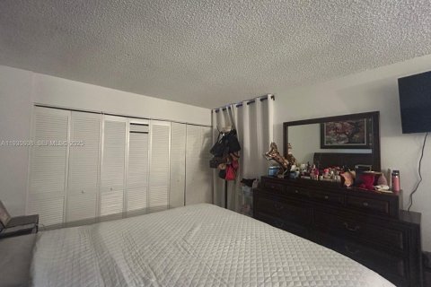 Condo in Miami, Florida, 2 bedrooms № 1989409 - photo 7