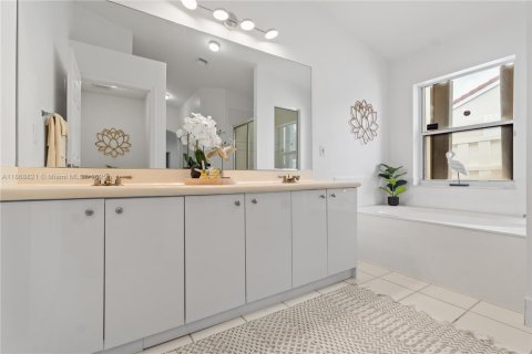 Купить виллу или дом в Холливуд, Флорида 3 спальни, 153.1м2, № 1923226 - фото 23