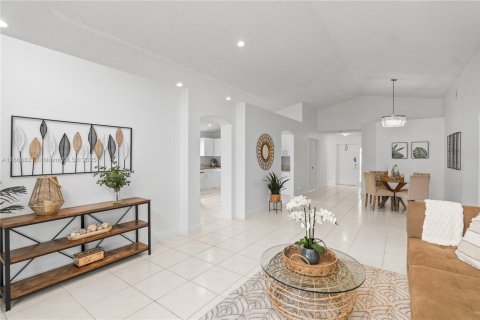 Купить виллу или дом в Холливуд, Флорида 3 спальни, 153.1м2, № 1923226 - фото 4