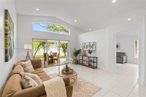 Купить виллу или дом в Холливуд, Флорида 3 спальни, 153.1м2, № 1923226 - фото 2