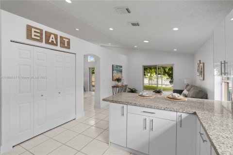 Купить виллу или дом в Холливуд, Флорида 3 спальни, 153.1м2, № 1923226 - фото 10