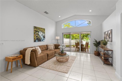 Купить виллу или дом в Холливуд, Флорида 3 спальни, 153.1м2, № 1923226 - фото 1