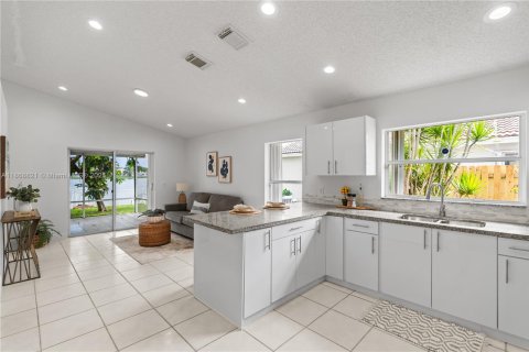 Купить виллу или дом в Холливуд, Флорида 3 спальни, 153.1м2, № 1923226 - фото 11