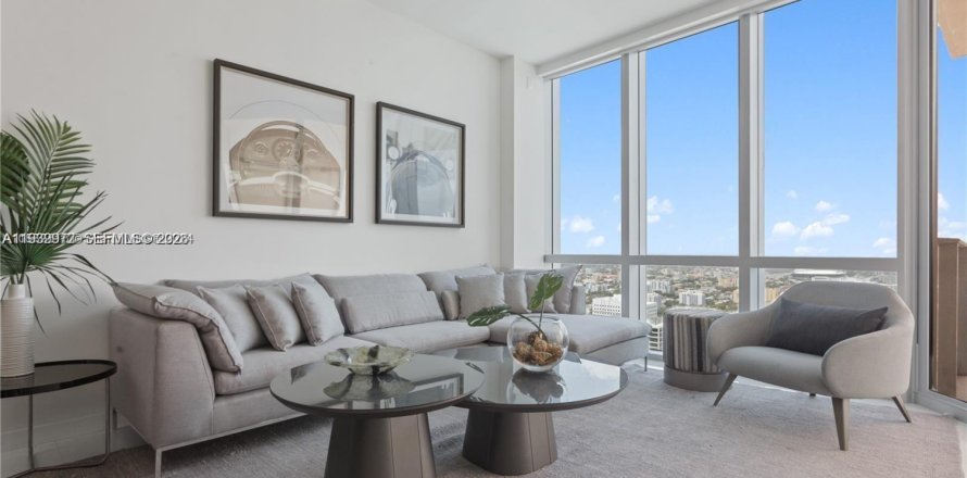 Condo in Miami, Florida, 2 bedrooms  № 1997299
