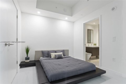 Condo in Miami, Florida, 2 bedrooms  № 1997299 - photo 6