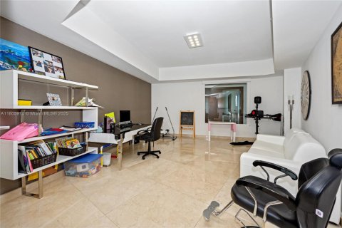 Купить кондоминиум в Авентура, Флорида 7 спален, 584.63м2, № 1865246 - фото 25