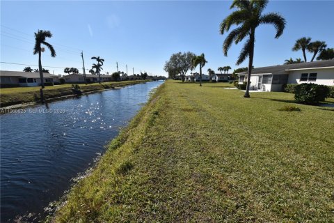 Купить виллу или дом в Уэст-Палм-Бич, Флорида 1 спальня, 61.5м2, № 2023481 - фото 24