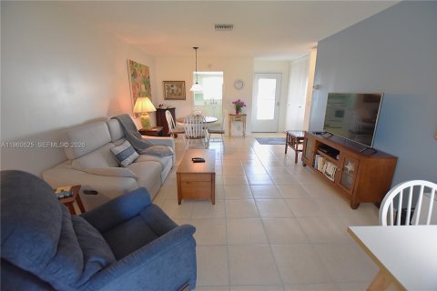 Купить виллу или дом в Уэст-Палм-Бич, Флорида 1 спальня, 61.5м2, № 2023481 - фото 5