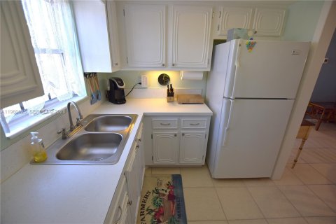 Купить виллу или дом в Уэст-Палм-Бич, Флорида 1 спальня, 61.5м2, № 2023481 - фото 7