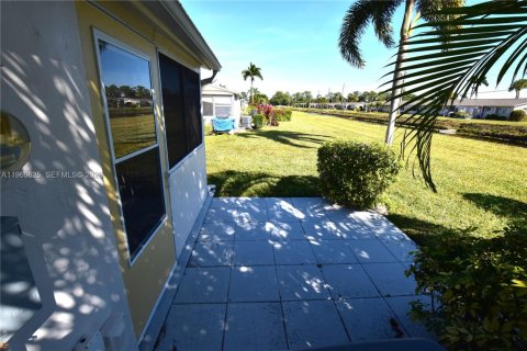 Купить виллу или дом в Уэст-Палм-Бич, Флорида 1 спальня, 61.5м2, № 2023481 - фото 20