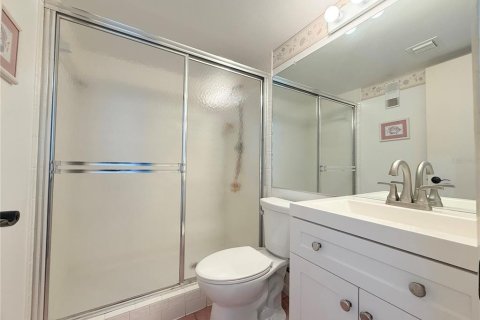 Condo in Seminole, Florida, 2 bedrooms  № 1602086 - photo 17