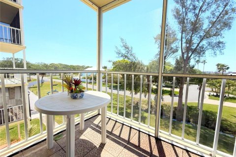 Condo in Seminole, Florida, 2 bedrooms  № 1602086 - photo 18