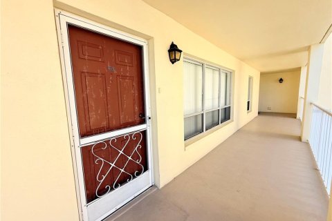 Condo in Seminole, Florida, 2 bedrooms  № 1602086 - photo 6