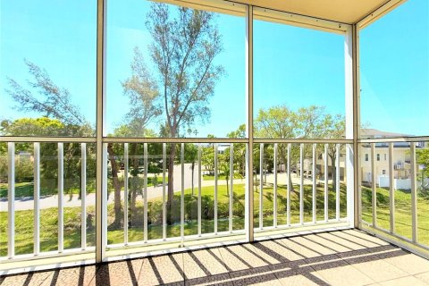 Condo in Seminole, Florida, 2 bedrooms  № 1602086 - photo 19
