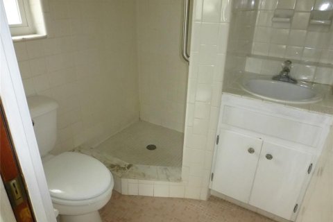 House in Temple Terrace, Florida 3 bedrooms, 184.23 sq.m. № 1910945 - photo 15